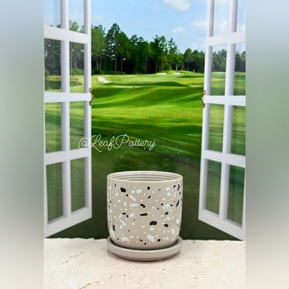 Chorris (SM) Beige/Black Ceramic Planter Pot with Saucer Attached - Picture 2 of 8